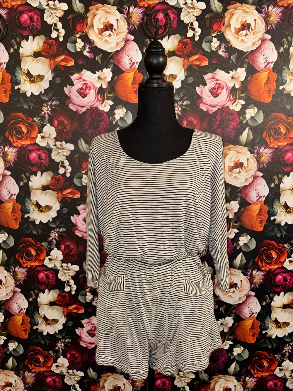 Urban Outfitters Striped Black & White Casual Elastic Waist Romper, Small